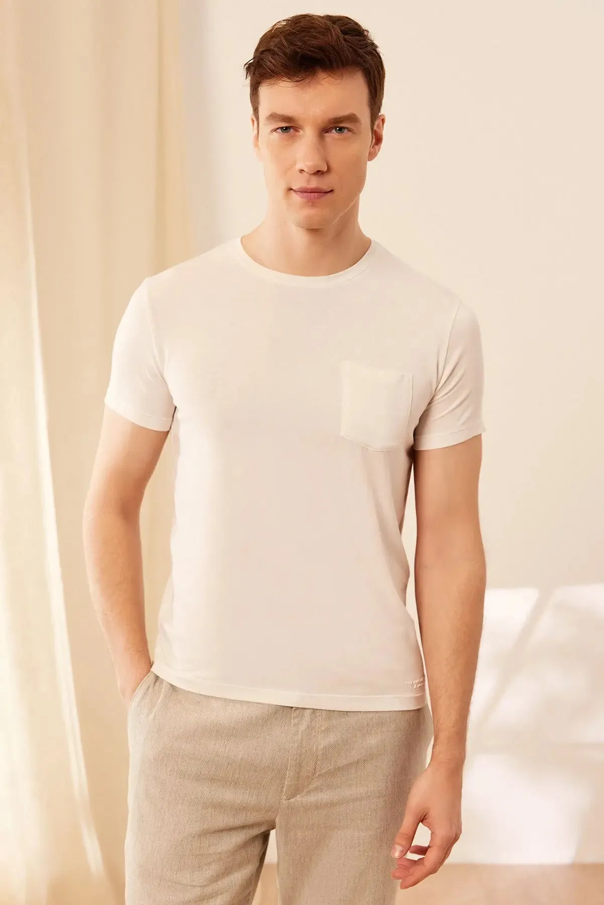 White Fersatile Short Sleeve Round Collar & More Natural Modal Men's Pocket T-Shirt