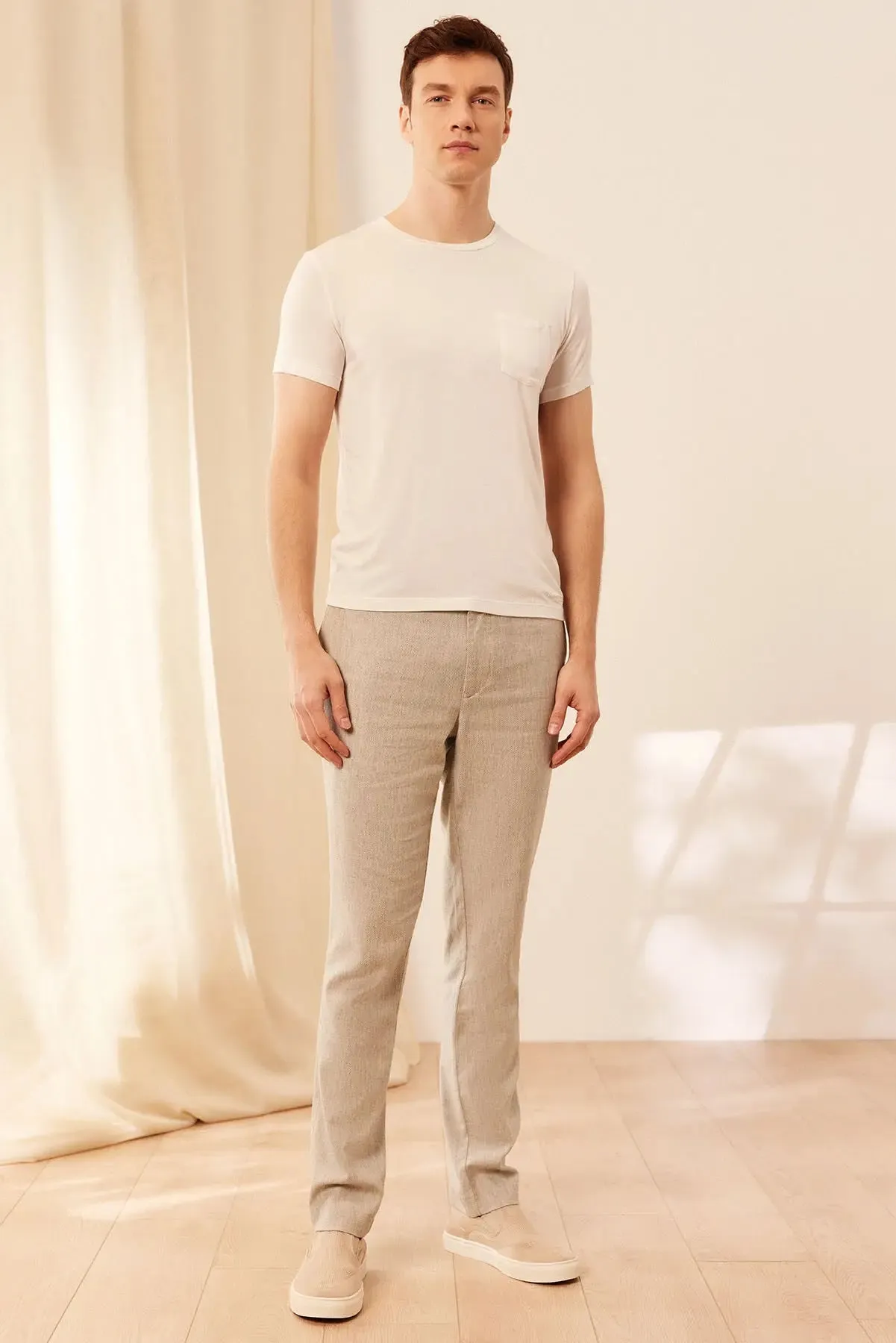 White Fersatile Short Sleeve Round Collar & More Natural Modal Men's Pocket T-Shirt